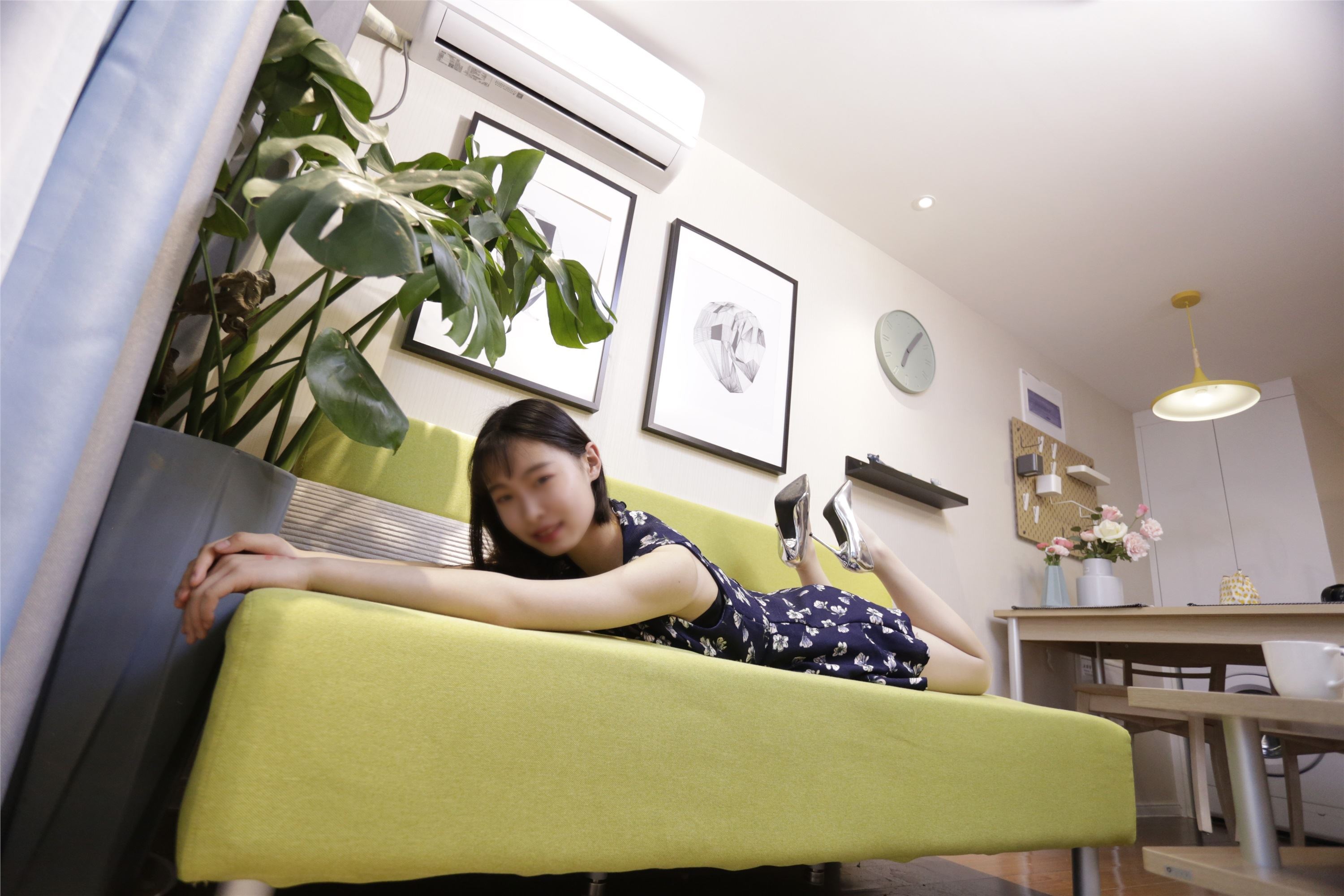 奈丝写真 NO.083 小仙-公寓房间随意凹大长腿